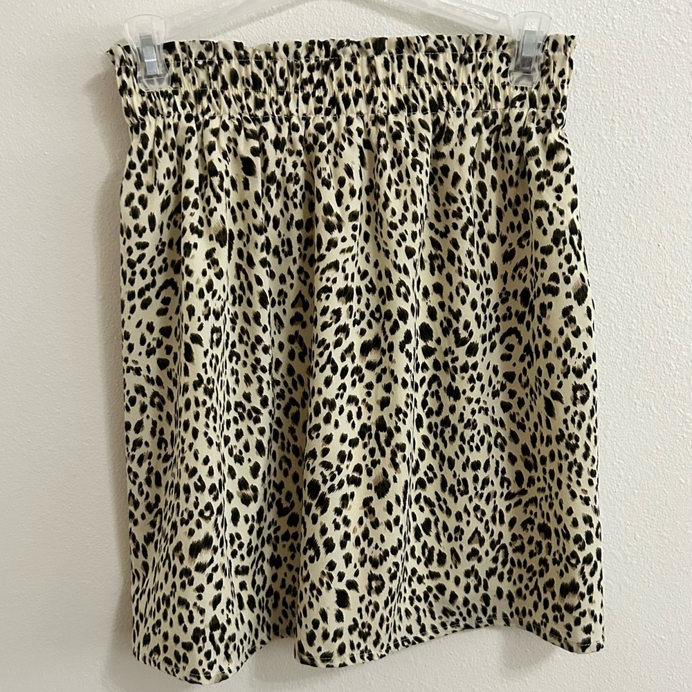 4/$10 Harper Heritage Leopard print skirt